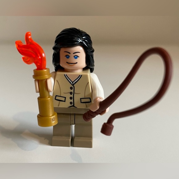 Lego Marion Ravenwood 7625 Tan Outfit Indiana Jones Minifigure With Flame/ Whip - Picture 1 of 6